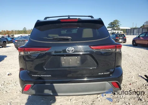 2021 Toyota Highlander Xle z USA, uszkodzony, nr VIN 5TDGZRBH8MS559388